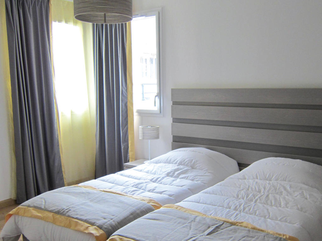 Lagrange Vacances Les Patios Eugenie Biarritz Room photo