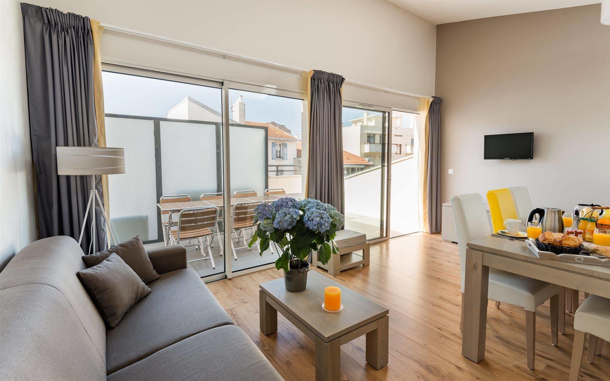 Lagrange Vacances Les Patios Eugenie Biarritz Exterior photo